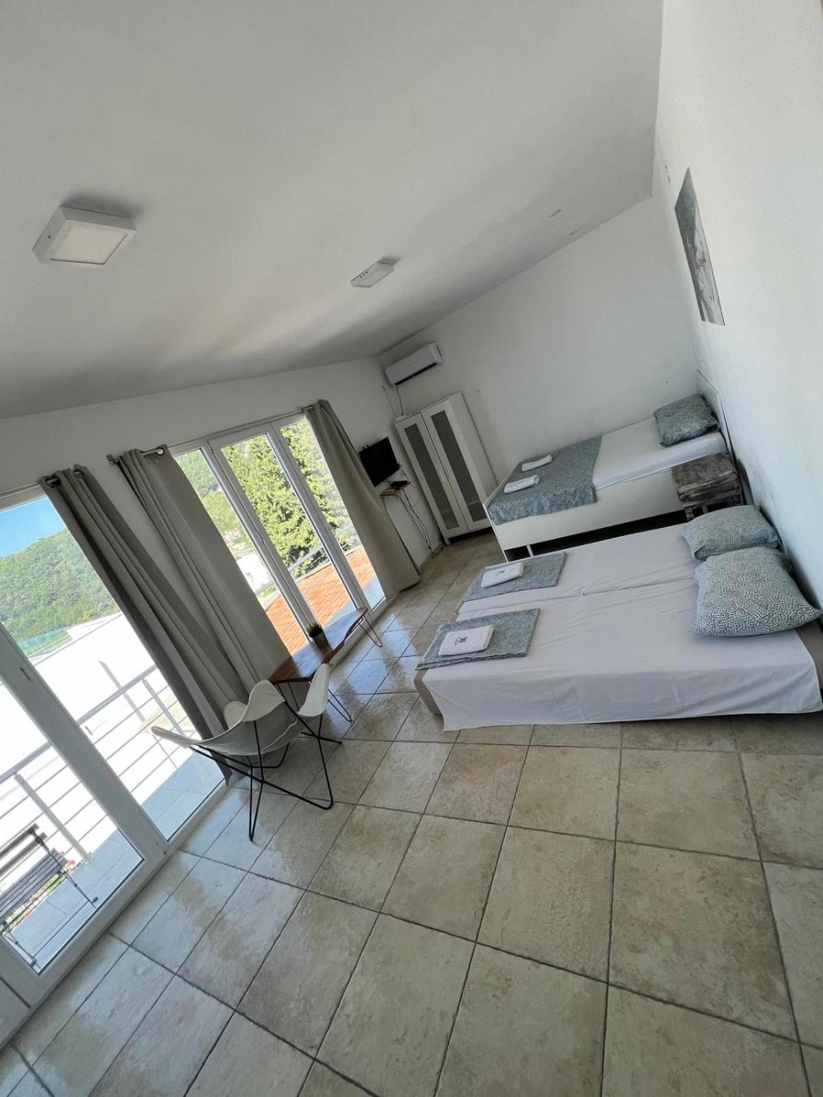 In Villa Guesthouse Sutomore Bagian luar foto